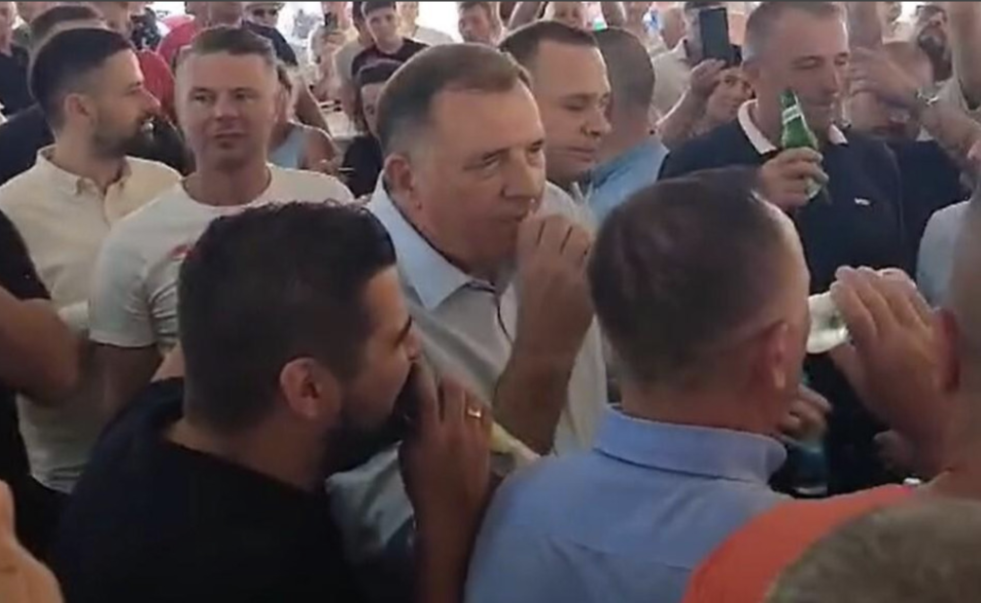 (VIDEO) Dodik se opet dohvatio mikrofona: Sa Mitra Mirića prešao na Baju Malog Knindžu