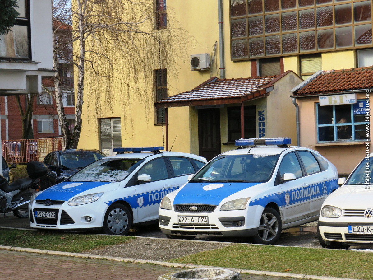 Opasni muškarac glavom polomio zid u policijskoj stanici- Napravio štetu od 409 KM