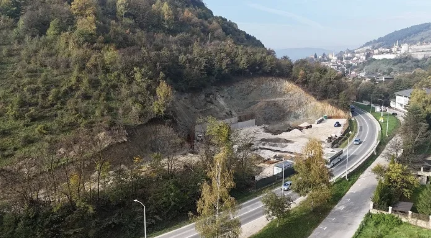 Veliko gradilište osvanulo na ulazu u stari dio Travnika, javnost podijeljena