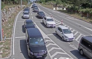 GUŽVE NA IZLAZU IZ BiH: Evo na kojim graničnim prijelazima se najduže čeka