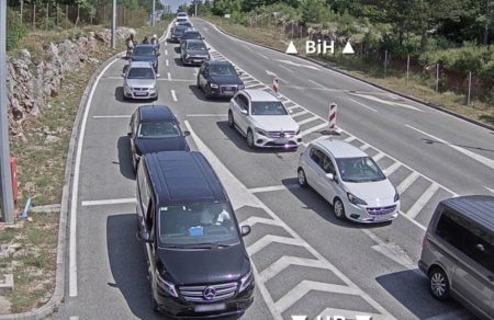 GUŽVE NA IZLAZU IZ BiH: Evo na kojim graničnim prijelazima se najduže čeka