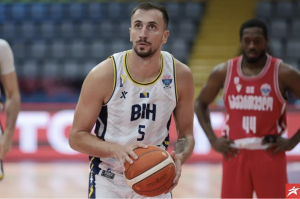 Atić nakon historijskog uspjeha objavom rasplakao cijelu Bosnu i HercegovinuEdin Atić jedan je od najzaslužnijih što se reprezentacija Bosne i Hercegovine plasirala u nokaut fazu Eurobasketa, a nakon pobjede nad Gruzijom rasplakao je javnost objavom na društvenim mrežama.