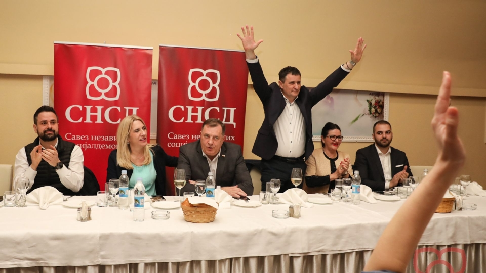 BURNO U BANJALUCI: Raspad SNSD-a, masovni otkazi