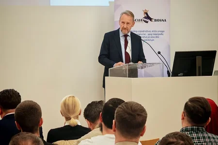 IZETBEGOVIĆ PODIGAO BURU: Bolje se 30 godina natezati, nego ratovati