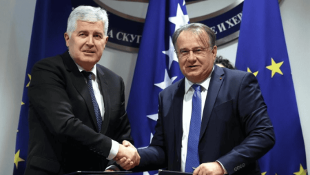 POJAČANE TENZIJE U ČOVIĆEVOM TABORU, TROJKA PRED PUCANJEM?: Nikšiću upućen oštar odgovor… POJAČANE TENZIJE U ČOVIĆEVOM TABORU, TROJKA PRED PUCANJEM?: Nikšiću upućen oštar odgovor…