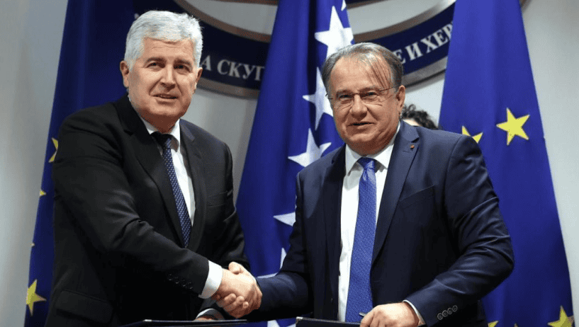 POJAČANE TENZIJE U ČOVIĆEVOM TABORU, TROJKA PRED PUCANJEM?: Nikšiću upućen oštar odgovor… POJAČANE TENZIJE U ČOVIĆEVOM TABORU, TROJKA PRED PUCANJEM?: Nikšiću upućen oštar odgovor…