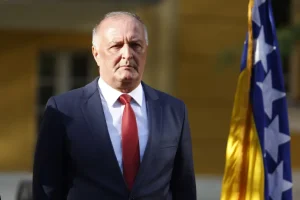 Helez poslao oštru poruku o Dodiku- “Neki lik, na prepoznatljiv krkanski način, svoju političku karijeru je…”