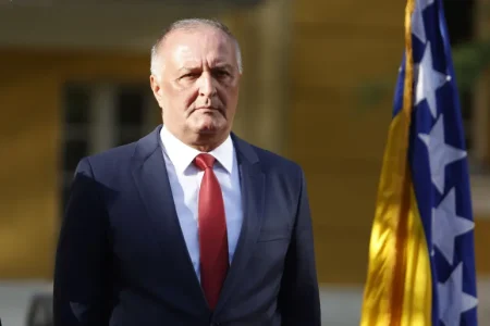 Helez poslao oštru poruku o Dodiku- “Neki lik, na prepoznatljiv krkanski način, svoju političku karijeru je…”