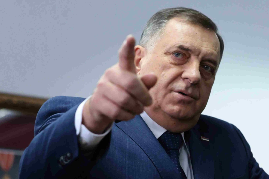 MILORAD DODIK GLEDA U KARTU SVIJETA: “Ako Grenland ima pravo na samoodređenje, ima ga i RS!”