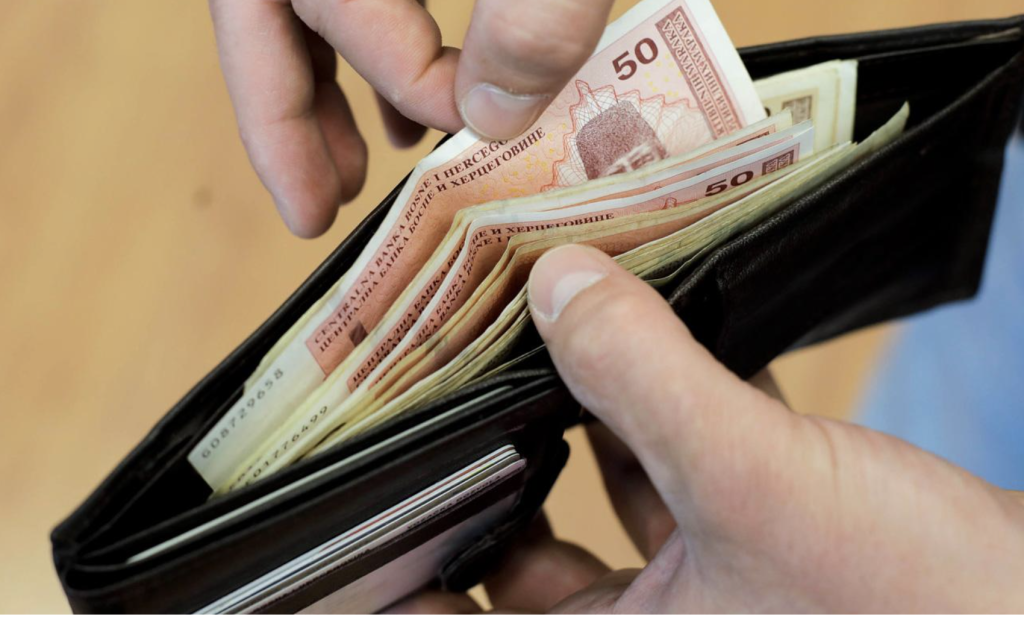 Općina u BiH povećala iznose: Po 100 i 150 KM za penzionere