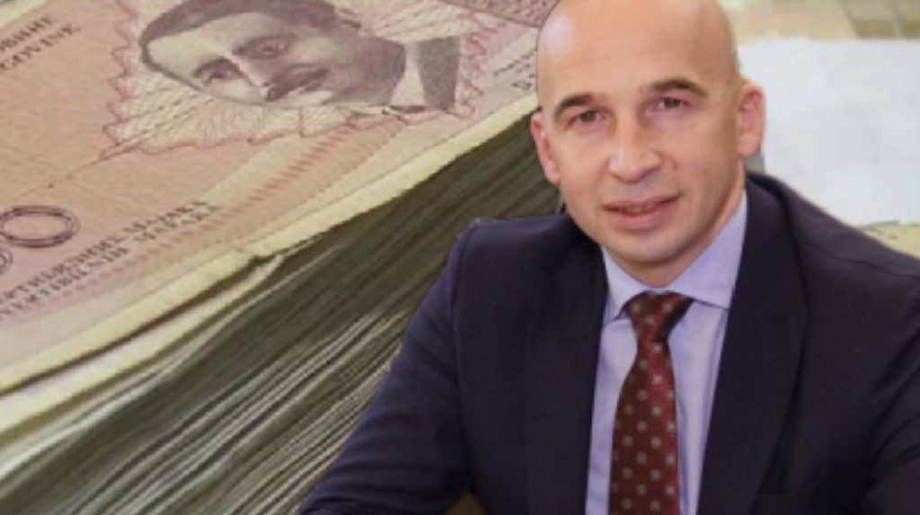 Jednokratna pomoć: Za Dan nezavisnosti 450 KM zaposlenicima Jednokratna pomoć: Za Dan nezavisnosti 450 KM zaposlenicima