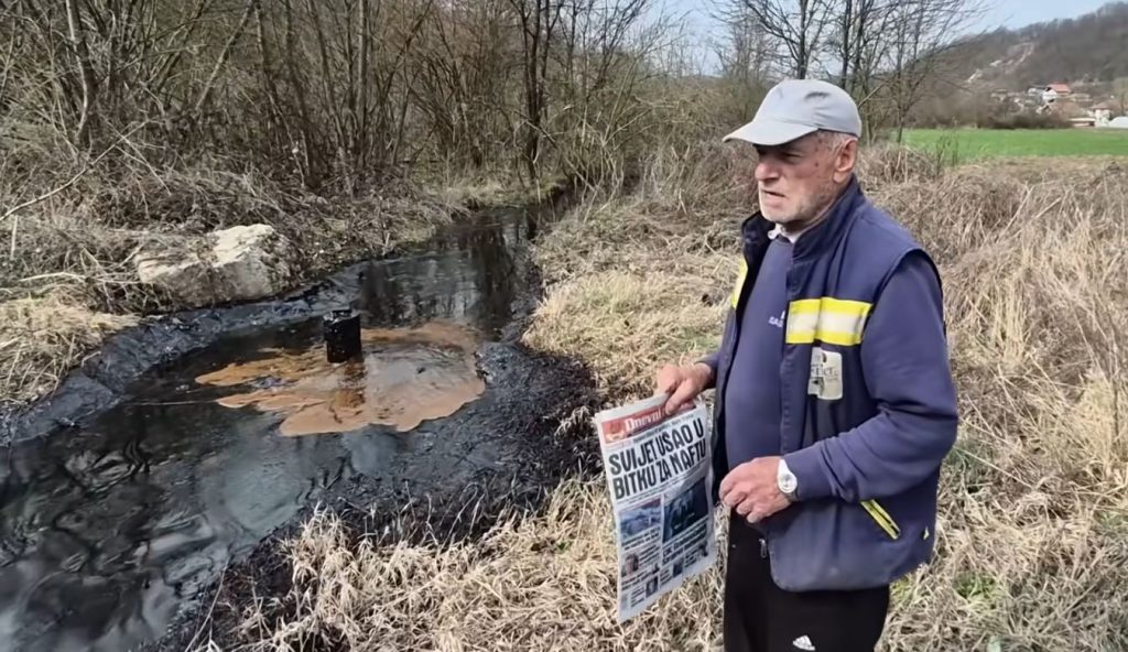 Hajrudin iz Tuzle tvrdi da mu u dvorištu izvire nafta