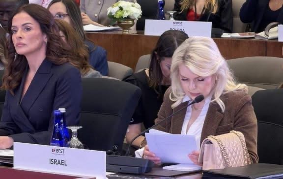 Burne reakcije: Mirela Bećirović sjedila pored Sare Netanyahu, pa izrezala fotografiju