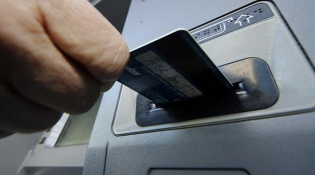 Slučaj u BiH: Tetka joj bila na samrtnoj postelji, a ona joj uzela karticu i podigla skoro 8.000 KM