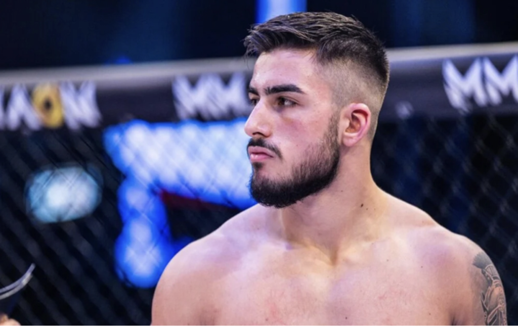 Amil Tutić nokautirao srpskog borca pa mu publika mu zviždala jer je pozdravio Bošnjake oteli mu i otimali mikrofon