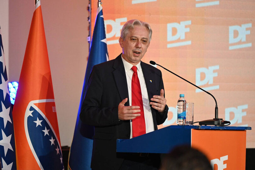 Sukob narativa: ko upravlja politikom u BiH?