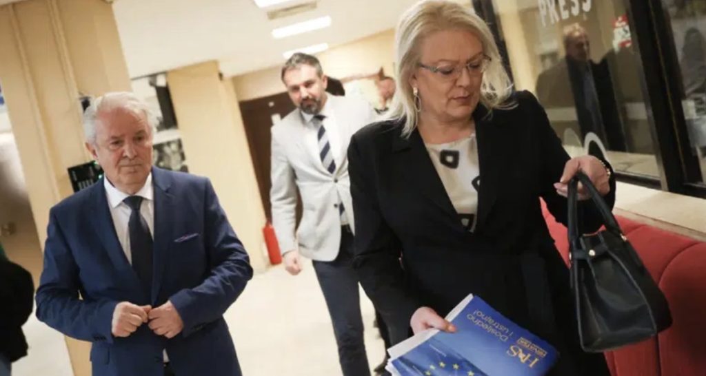 Revizori otkrili niz nepravilnosti u uredima čelnika FBiH: Sporno vozilo, transferi i javne nabavke