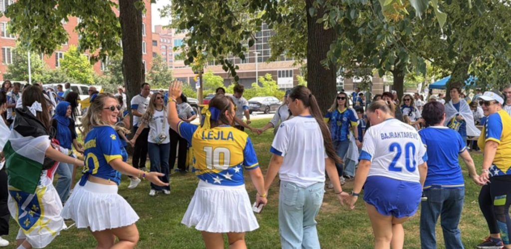 Navijači BiH zaigrali kolo u St. Louisu. Neki građani: Selja*ine, pravite koridu od sportskog događaja