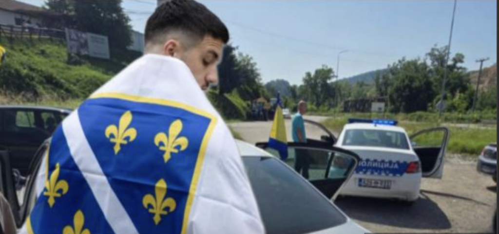 Policija intervenirala zbog maloljetnog dječaka koji je nosio zastavu s ljiljanima tokom proslave mature