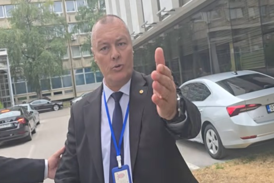 “ŠTO SI ME DANAS NAPAO?”: Pogledajte snimak suočavanja Vukanovića i obezbjeđenja nakon haosa u Skupštini (VIDEO) ŠTO SI ME DANAS NAPAO?- Pogledajte snimak suočavanja Vukanovića i obezbjeđenja nakon haosa u Skupštini (VIDEO)