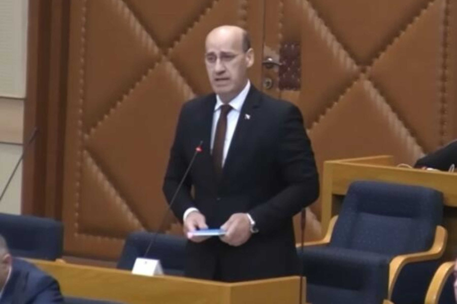 DRAMATIČNO U NARODNOJ SKUPŠTINI: Salkić pozvao na OTPOR režimu Milorada Dodika (VIDEO) DRAMATIČNO U NARODNOJ SKUPŠTINI: Salkić pozvao na OTPOR režimu Milorada Dodika (VIDEO)