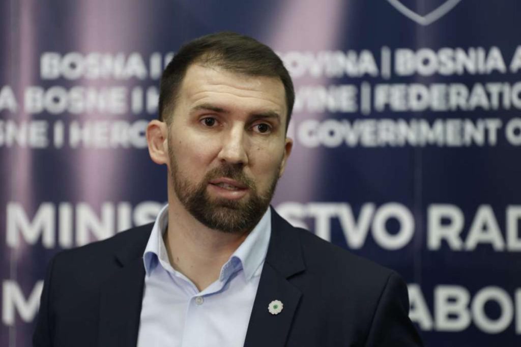Delić objasnio zašto penzije nisu povećane za najavljivanih šest posto Delić objasnio zašto penzije nisu povećane za najavljivanih šest posto