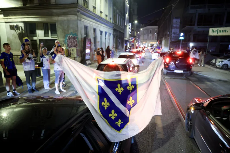 Vlada RS donijela skandalozan zakon: Za isticanje zastave Armije RBiH predložena kazna zatvora i do tri godine