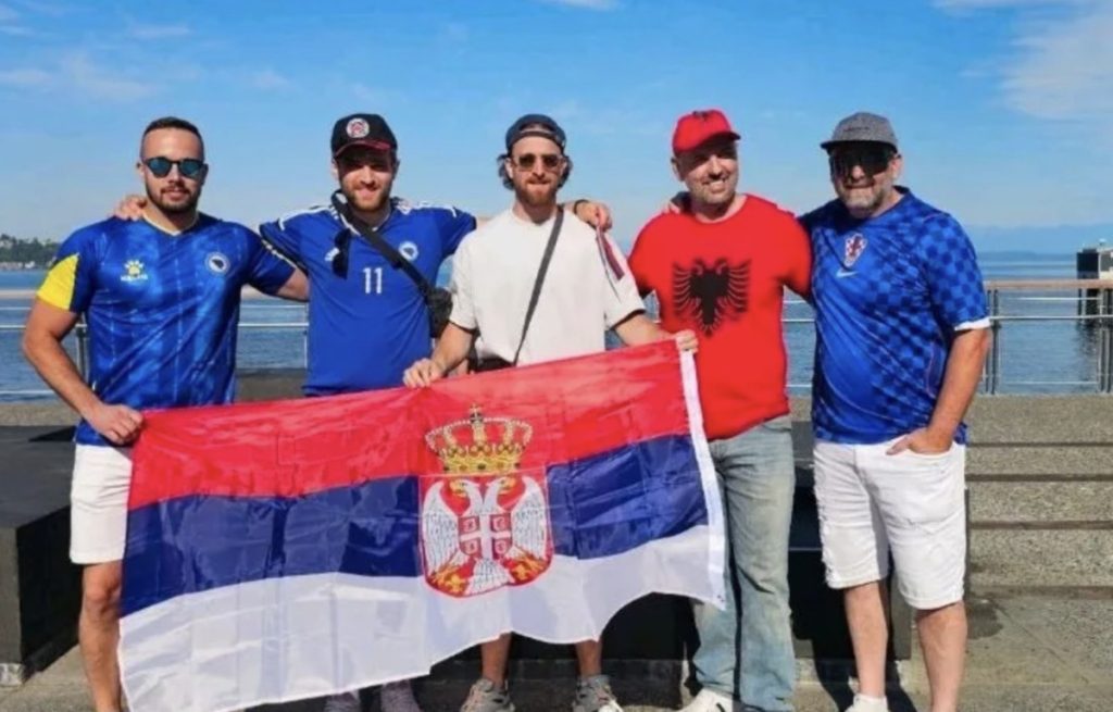 Oglasili se navijači koji su donijeli zastavu Srbije na meč BiH: Mi smo dokaz da se može