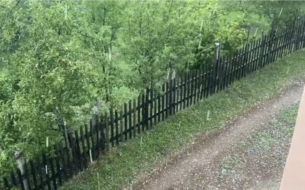 Snažno nevrijeme zahvatilo dijelove BiH, padao led veličine lješnika: Stiže nam i nova nevolja