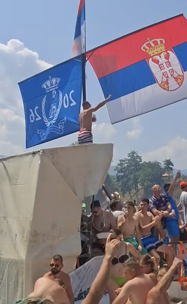 (VIDEO) ŠOKANTNI SNIMCI NA DRINSKOJ REGATI! Učesnici u glas pjevaju “Nosila ti Drina šleper…”