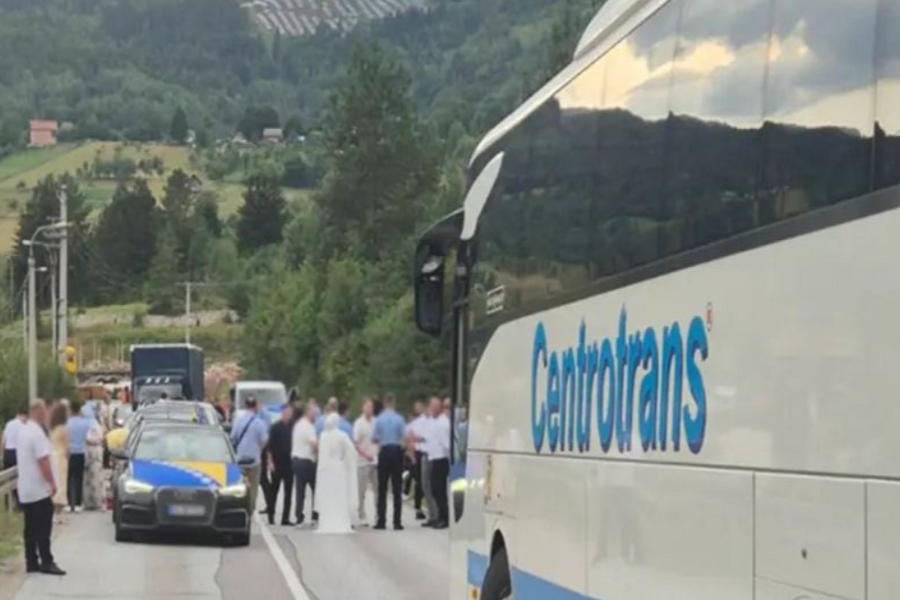 INCIDENT O KOJEM SVI PRIČAJU: Objavljen snimak udesa i tučnjave na putu Sarajevo – Sokolac (VIDEO)