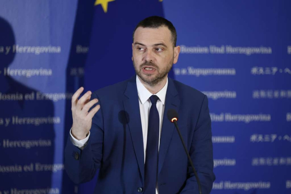 MAGAZINOVIĆ PALI ALARM: Desetine hiljada ljudi diskiminirani