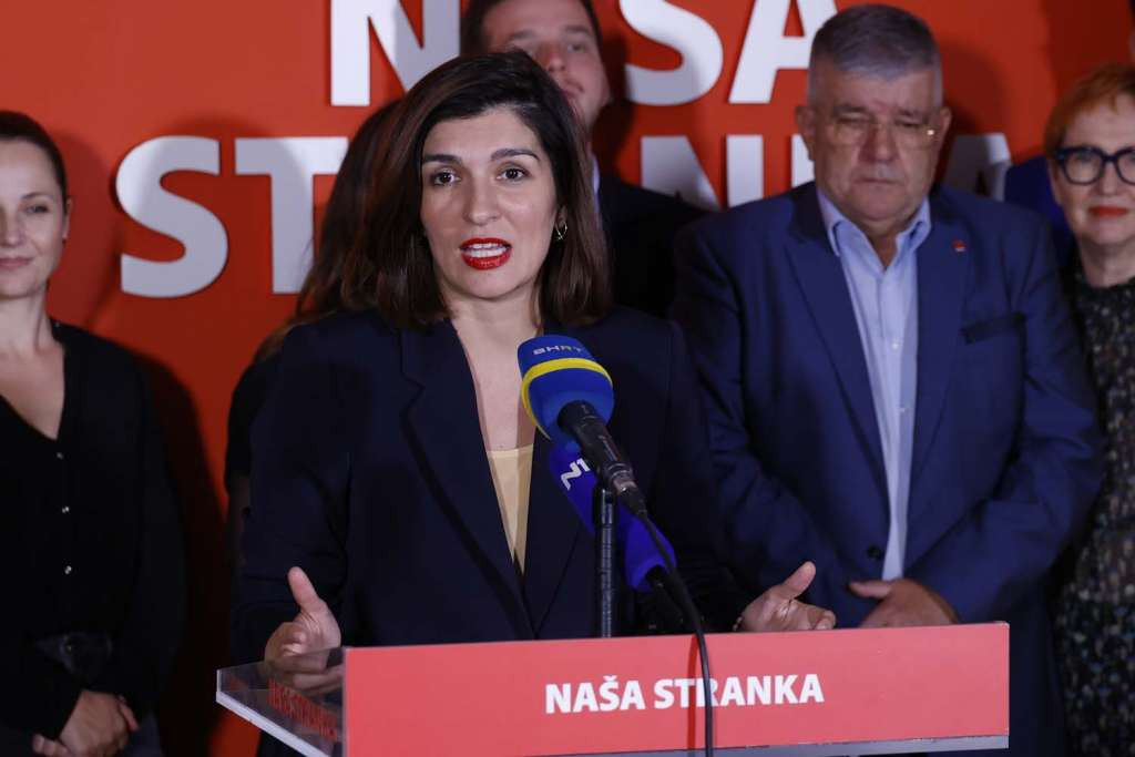 Iz Naše stranke krive SDA jer su Bošnjaci dobili otkaze u JP Komunalno: “Za 30 godina ste uspjeli sačuvati fotelje” Iz Naše stranke krive SDA jer su Bošnjaci dobili otkaze u JP Komunalno: “Za 30 godina ste uspjeli sačuvati fotelje”