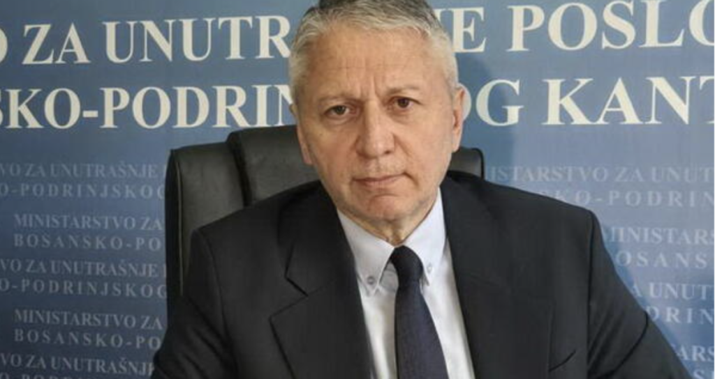 Vranj poslao važnu poruku o oduzimanju zastava s ljiljanima: “Ne plaćajte kazne, svoja prava tražite na sudu” Vranj poslao važnu poruku o oduzimanju zastava s ljiljanima: “Ne plaćajte kazne, svoja prava tražite na sudu”