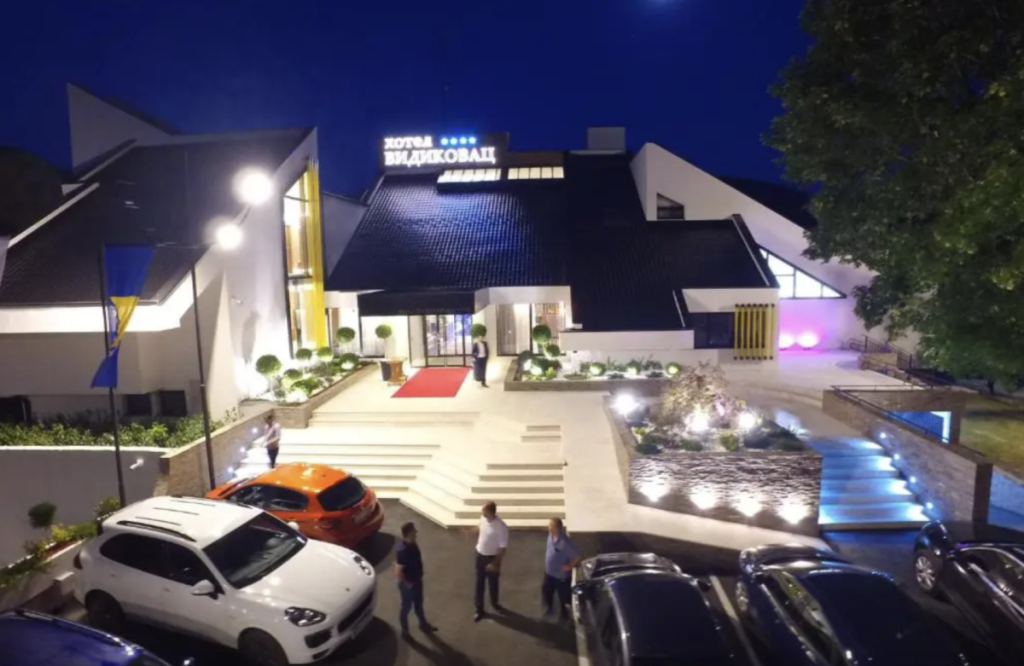 Oglasili se iz Hotela Vidkovac zašto nema zastave BiH, a ima države Srbije!.