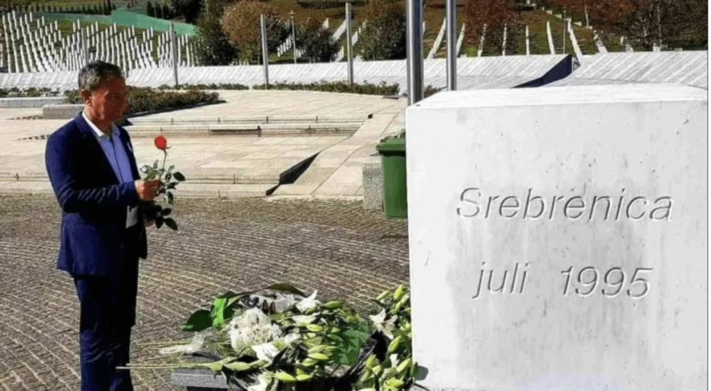Bivši niški specijalac odao počast žrtvama u Potočarima, pa dobio prijetnje: “Prije svega moramo očistiti vlastito dvorište” Bivši niški specijalac odao počast žrtvama u Potočarima, pa dobio prijetnje: “Prije svega moramo očistiti vlastito dvorište”