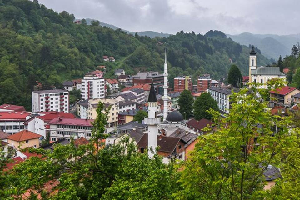 BURSAĆ PODIGAO BURU: Vrijeme je da se preispita status Srebrenice u RS