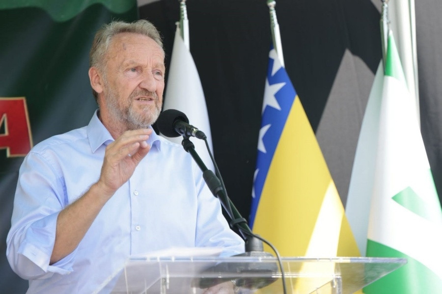 BAKIR IZETBEGOVIĆ U NEVJERICI: “Naš položaj u svijetu je nikakav, ne sjedimo za pregovaračkim stolom. Mi smo na stolu, kao pacijent…”