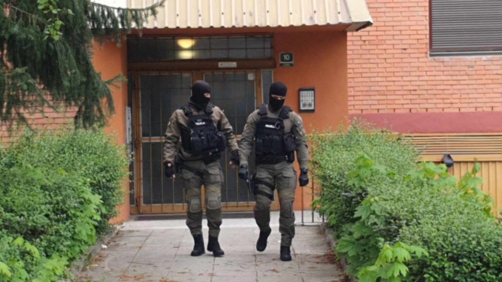 Velika policijska akcija! Priveden federalni ministar, oduzet mu mobilni telefon!