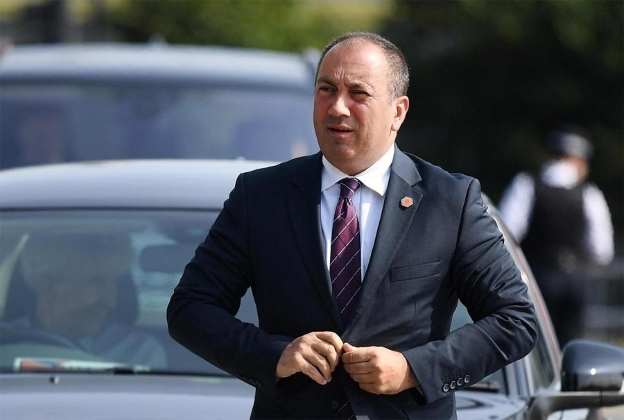 IGOR CRNADAK BEZ DLAKE NA JEZIKU: Postavio pet brutalnih pitanja Dodiku