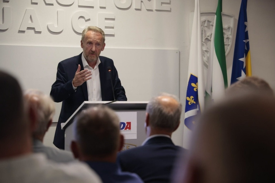 IZETBEGOVIĆ OŠTRO IZ JAJCA: "BiH je danas u najtežoj situaciji od Daytona, Dodik je amnestiran, a Trojka mu je prva pružila ruku spasa"
