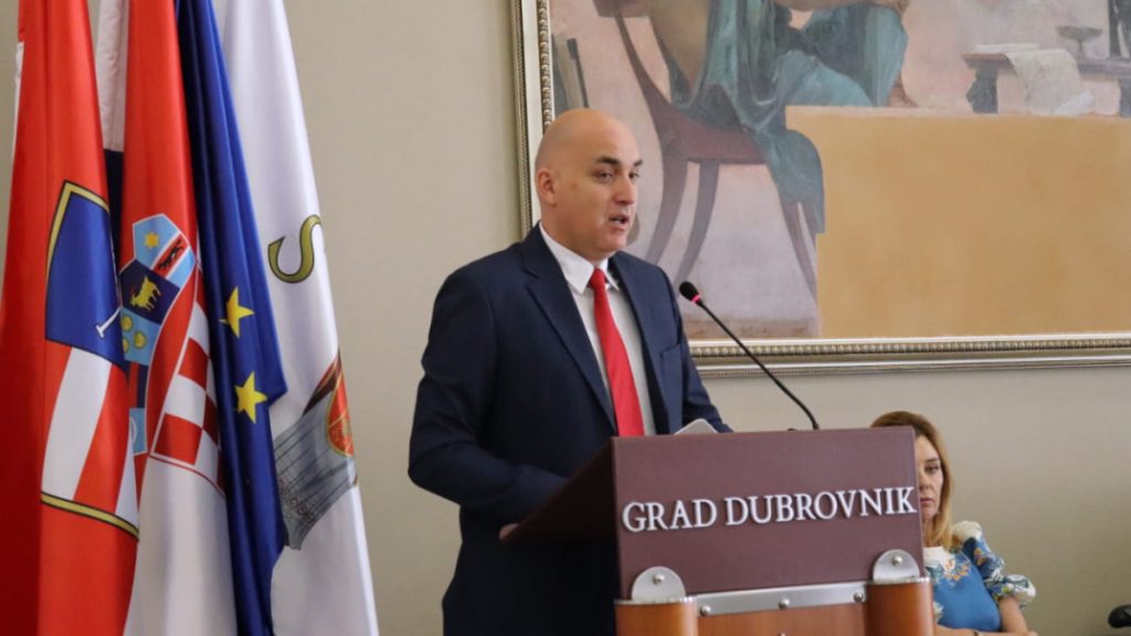 Iz Dubrovnika poslali poruku: “Odmah oduzeti radne dozvole onima koji veličaju Mladića”