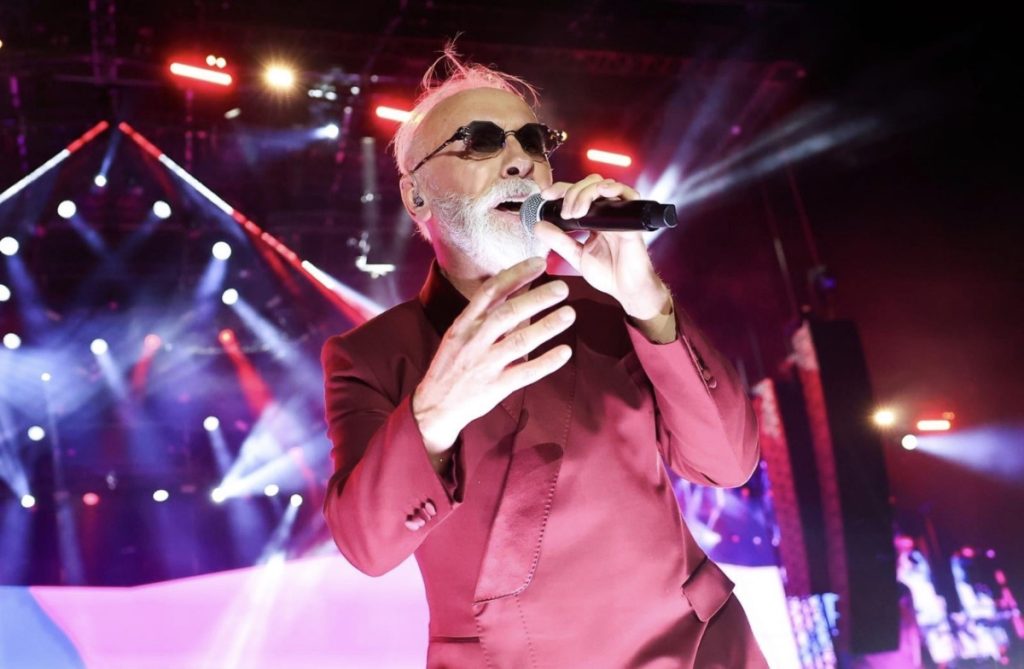 Incident pred koncert Dina Merlina u Kraljevu: Razbijeno staklo, da li će koncert biti održan?
