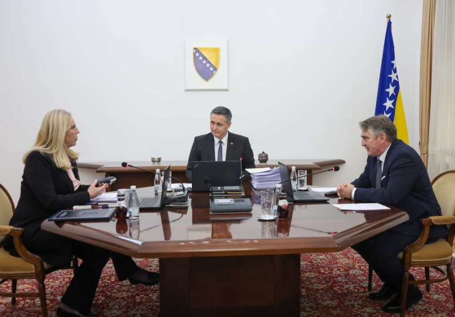PREDSJEDNIŠTVO ODLUČILO: Ambasador stiže u BiH PREDSJEDNIŠTVO ODLUČILO: Ambasador stiže u BiH