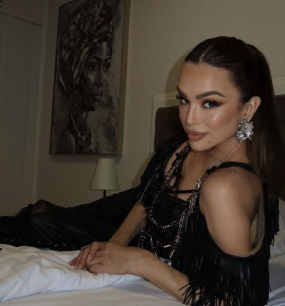 Video / Severina prekinula koncert i poslala poruku o Srebrenici: Kad svi priznamo genocid, bit ćemo sretne i vesele države Video / Severina prekinula koncert i poslala poruku o Srebrenici: Kad svi priznamo genocid, bit ćemo sretne i vesele države