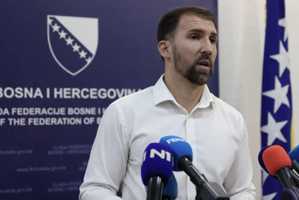 Ipak je ministar Delić to uljepšao: Penzije u FBiH rastu za samo 0,32 posto, evo koliko će iznositi najniža penzija Ipak je ministar Delić to uljepšao: Penzije u FBiH rastu za samo 0,32 posto, evo koliko će iznositi najniža penzija