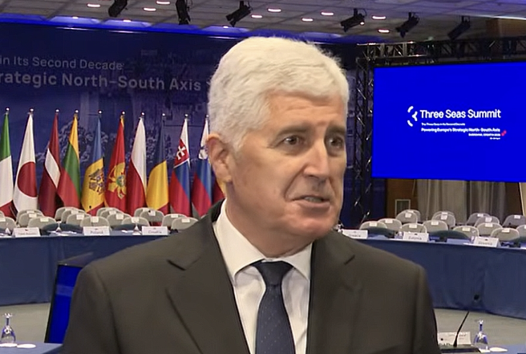Isplivao stari video! Kako Dragan Čović već decenijama “prodaje maglu” Hrvatima Isplivao stari video! Kako Dragan Čović već decenijama “prodaje maglu” Hrvatima