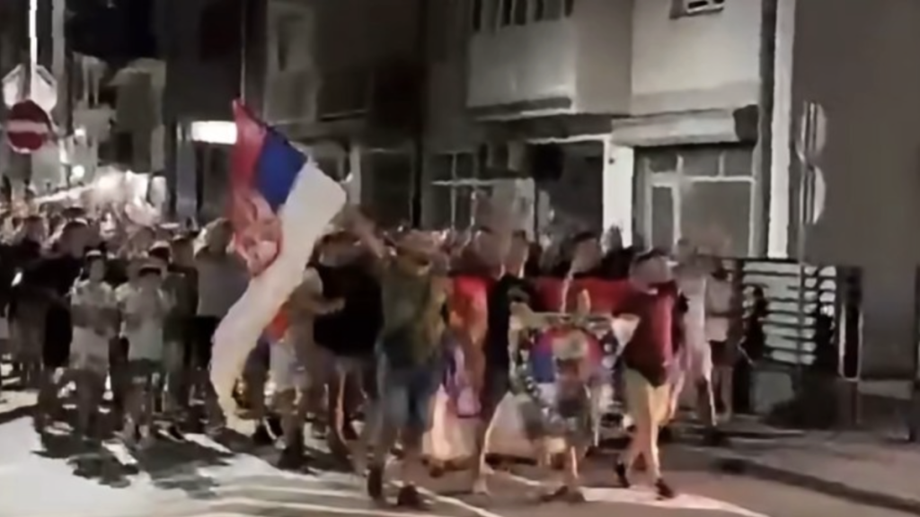 Hrvatski novinar o scenama iz Zvornika: “Sa Srbima nema budućnosti, samo kineski zid i na granici svakog pretresti” Hrvatski novinar o scenama iz Zvornika: “Sa Srbima nema budućnosti, samo kineski zid i na granici svakog pretresti”