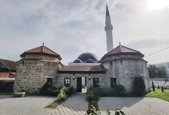 VELIKI UDAR NA MUSLIMANE U BANJOJ LUCI: Pogledajte šta je osvanulo na Gazanfer-begovoj džamiji!