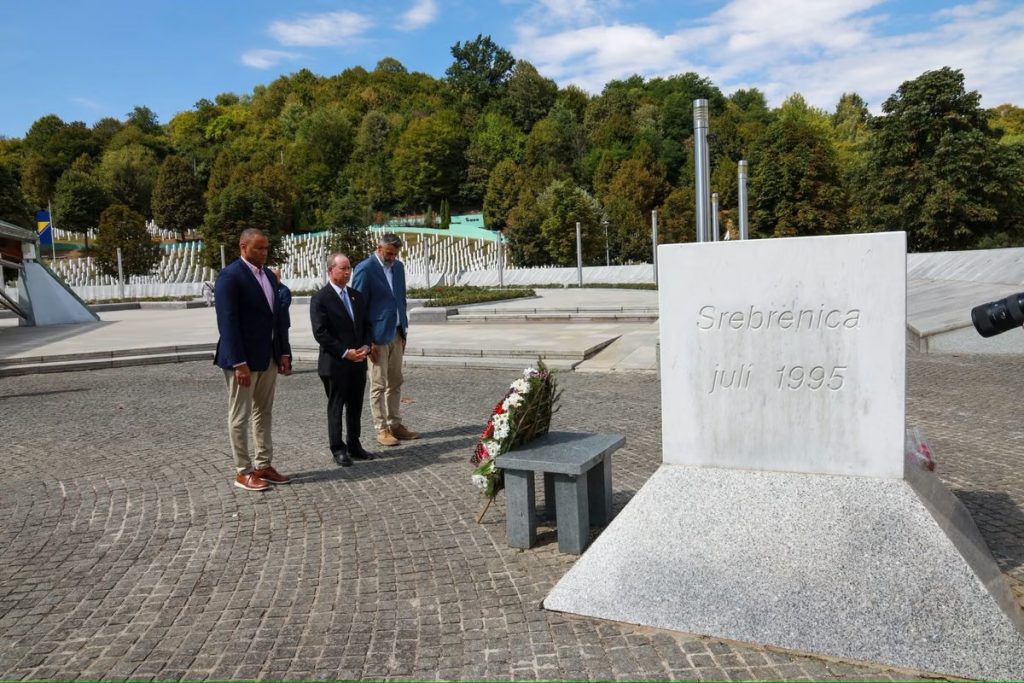 Pogledajte gdje su Američki kongresmeni na dan sahrane ratnog zločinca